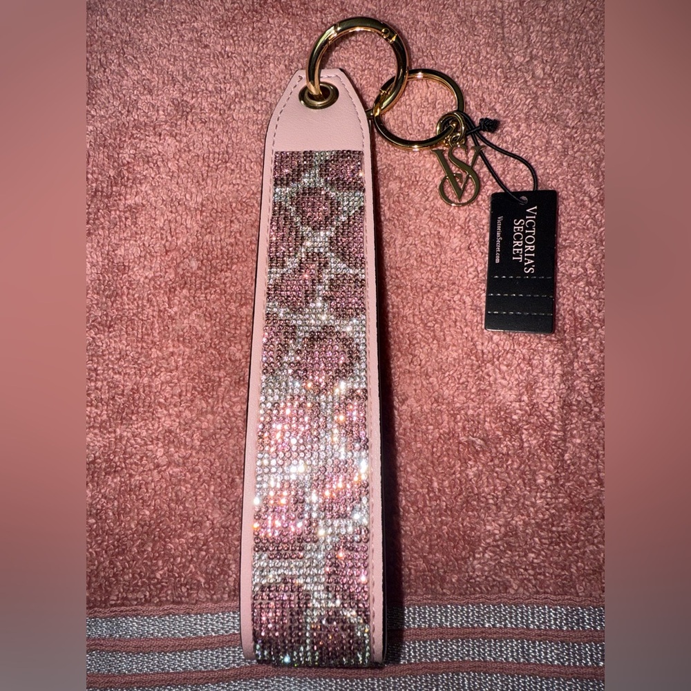 VICTORIA'S SECRET Bling PINK LEOPARD KEYCHAIN/ Wristlet Strap (PRICE IS FIRM) - Picture 2 of 9